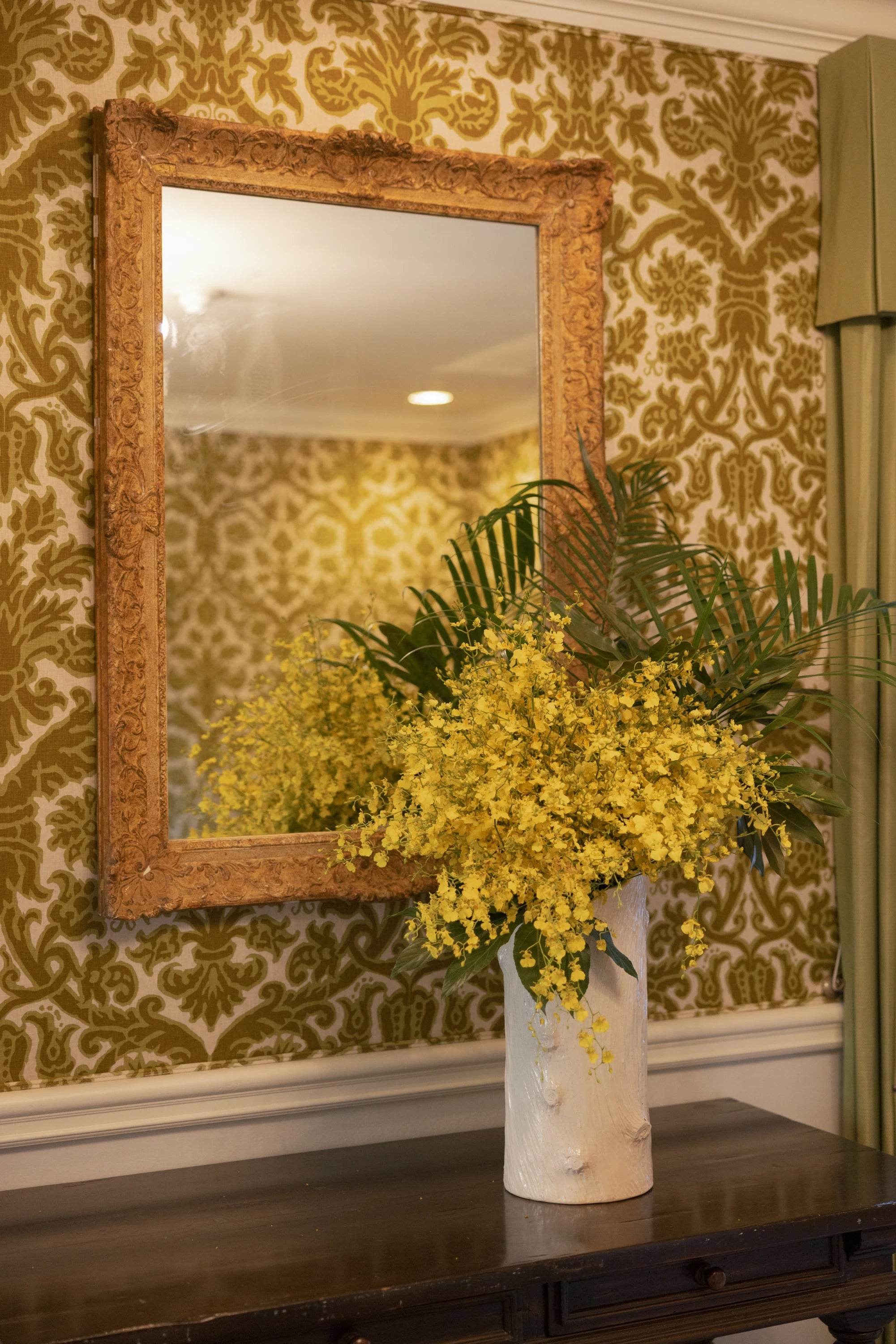 Seasonal flowers and arrangements by Avant Garden