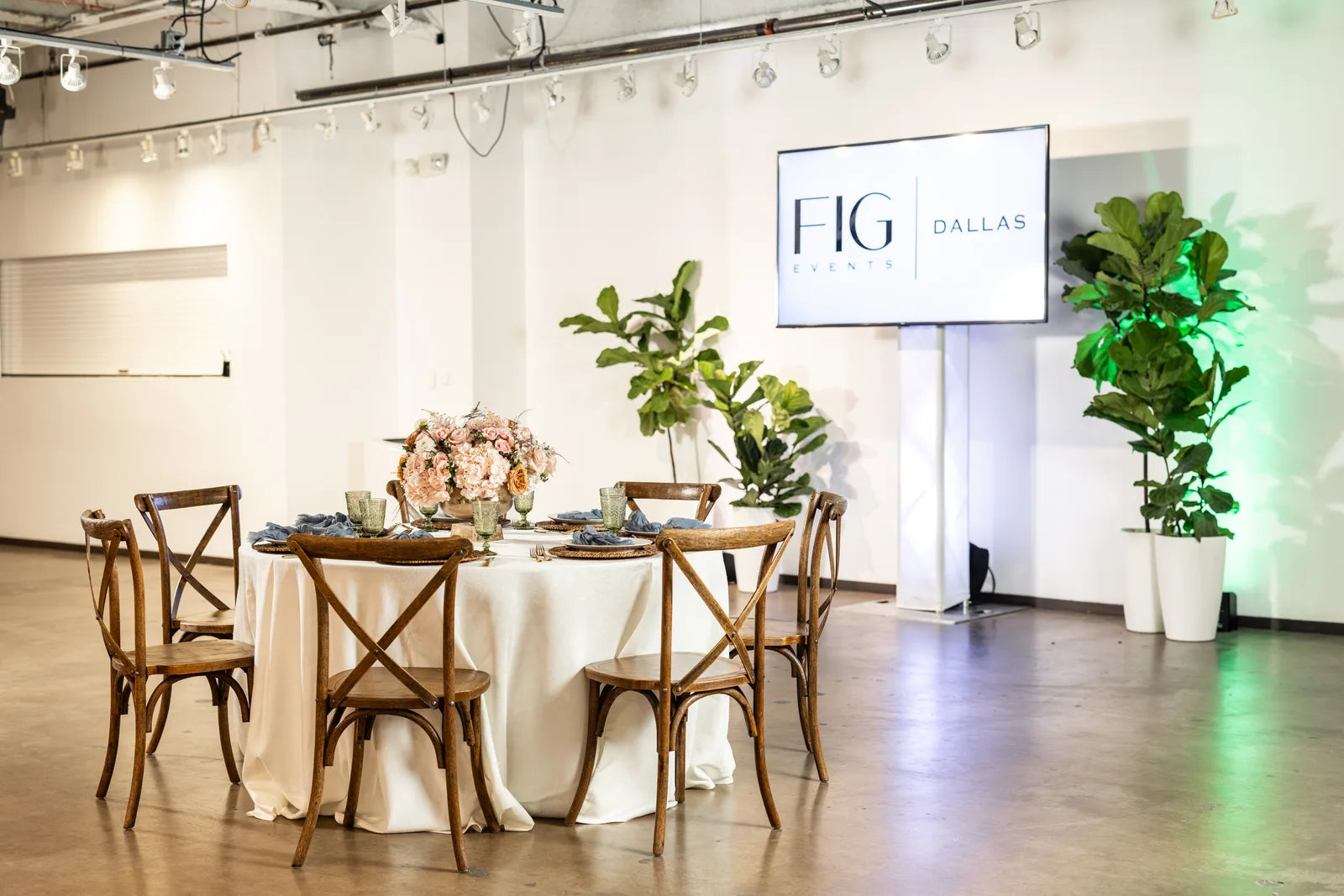 Gathering Well: Avant Event floral design 11